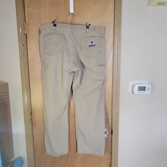 Bulwark 42/32 Flame Resistant Work Pants - Picture 7 of 8